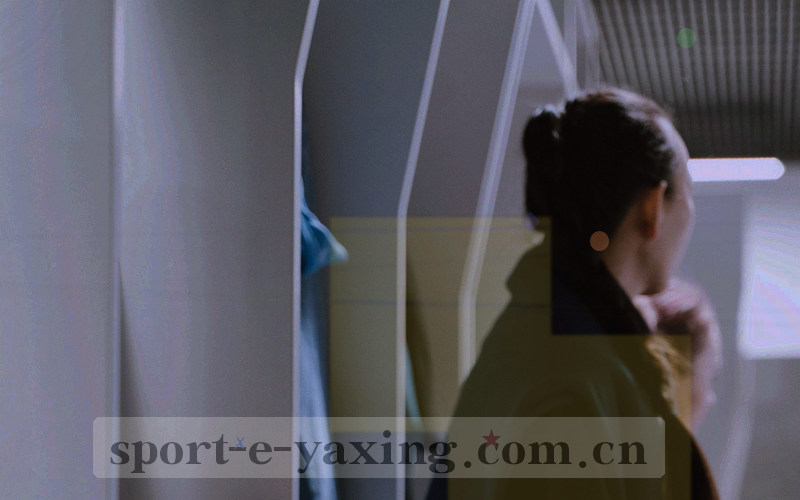 射门区域热力分布图，左路和中路区域颜色最深